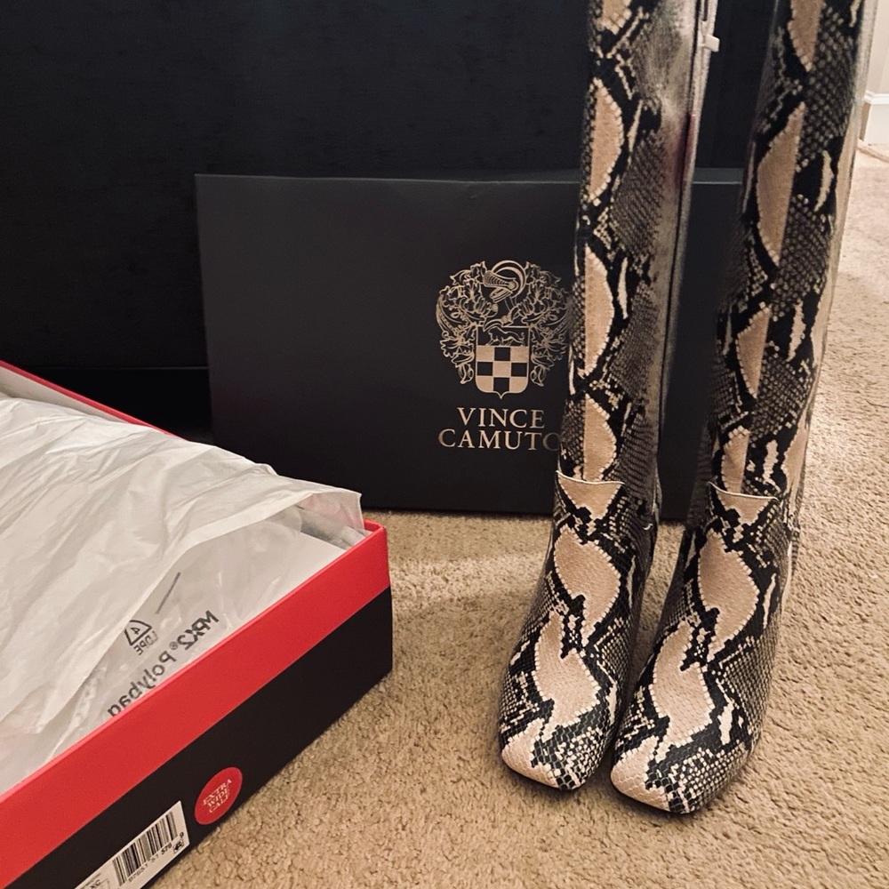 Snakeskin Pattern Knee-High Boots - Picture 7 of 9